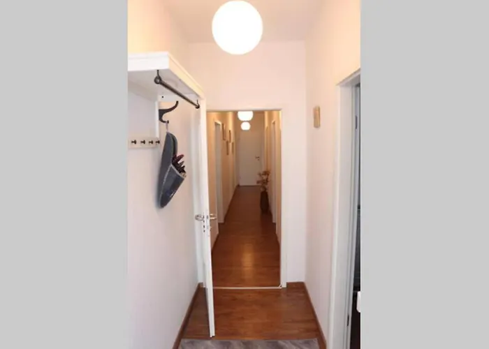 Zentralgelegene 4-raum Bis 8 Pers. * Dresden