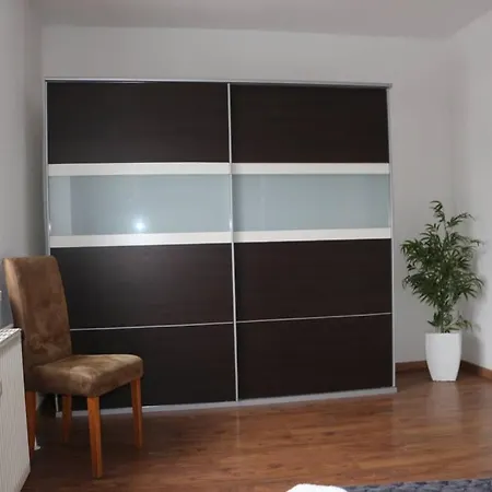 Zentralgelegene 4-raum Bis 8 Pers. Appartamento