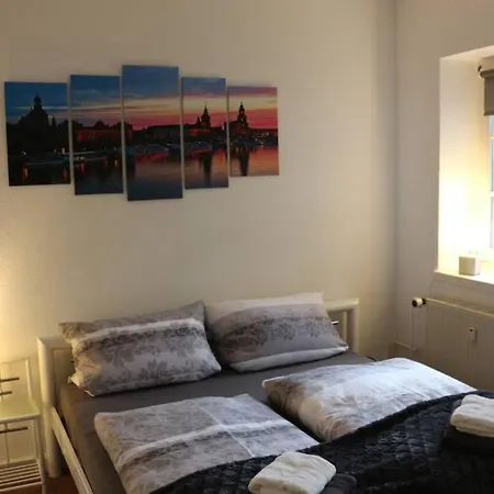 Zentralgelegene 4-raum Bis 8 Pers. Dresda