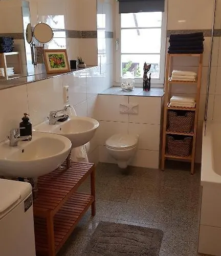 Zentralgelegene 4-raum Bis 8 Pers. Dresden