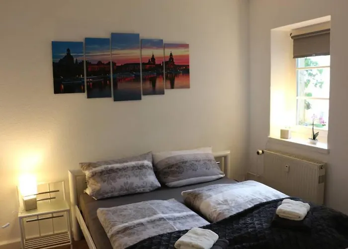 Zentralgelegene 4-raum Bis 8 Pers. Dresden