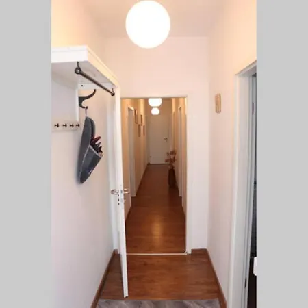 Zentralgelegene 4-raum Bis 8 Pers. * Dresde